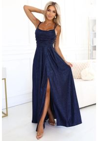 Numoco - Długa sukienka wieczorowa rozkloszowana na ramiączkach granat. Okazja: na ślub cywilny, na imprezę, na wesele, na studniówkę. Typ kołnierza: dekolt gorset. Kolor: czarny. Materiał: tkanina, materiał, elastan. Długość rękawa: na ramiączkach. Typ sukienki: rozkloszowane, gorsetowe. Styl: wizytowy. Długość: maxi #4