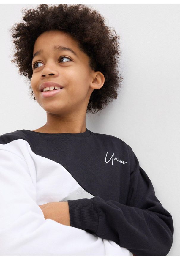 bonprix - Bluza o kroju loose fit z czystej bawełny organicznej. Kolor: czarny. Materiał: bawełna