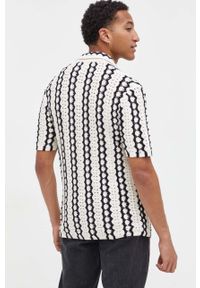 Abercrombie & Fitch polo męski kolor biały wzorzysty. Typ kołnierza: polo. Kolor: biały. Materiał: dzianina. Długość rękawa: krótki rękaw. Długość: krótkie #4