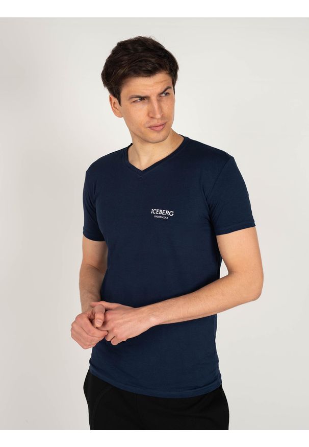 Iceberg T-shirt | ICE1UTS02 | Mężczyzna | Granatowy. Typ kołnierza: dekolt w kształcie V. Kolor: niebieski. Materiał: elastan, bawełna. Wzór: nadruk