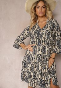 Renee - Granatowo-Beżowa Sukienka z Bawełny o Rozkloszowanym Kroju Wykończona Falbanką Niloa. Typ kołnierza: kołnierz z falbankami. Kolor: niebieski. Materiał: bawełna. Sezon: lato, wiosna. Typ sukienki: rozkloszowane. Styl: elegancki