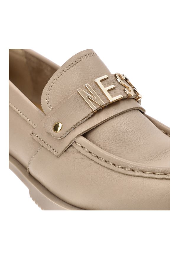 Beżowe Mokasyny Nessi Eleganckie Obuwie Damskie. Okazja: na co dzień, do pracy, na spotkanie biznesowe. Zapięcie: pasek. Kolor: beżowy. Materiał: materiał. Sezon: wiosna. Styl: elegancki