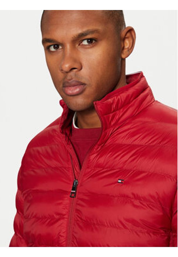 TOMMY HILFIGER - Tommy Hilfiger Kurtka przejściowa MW0MW37634 Czerwony Regular Fit. Kolor: czerwony. Materiał: syntetyk
