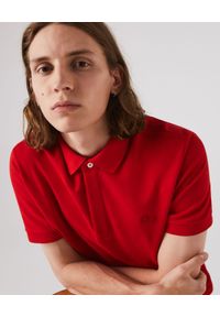 Lacoste - LACOSTE - Czerwony t-shirt polo z bawełnianej piki Regular Fit. Typ kołnierza: polo. Kolor: czerwony. Materiał: bawełna #2