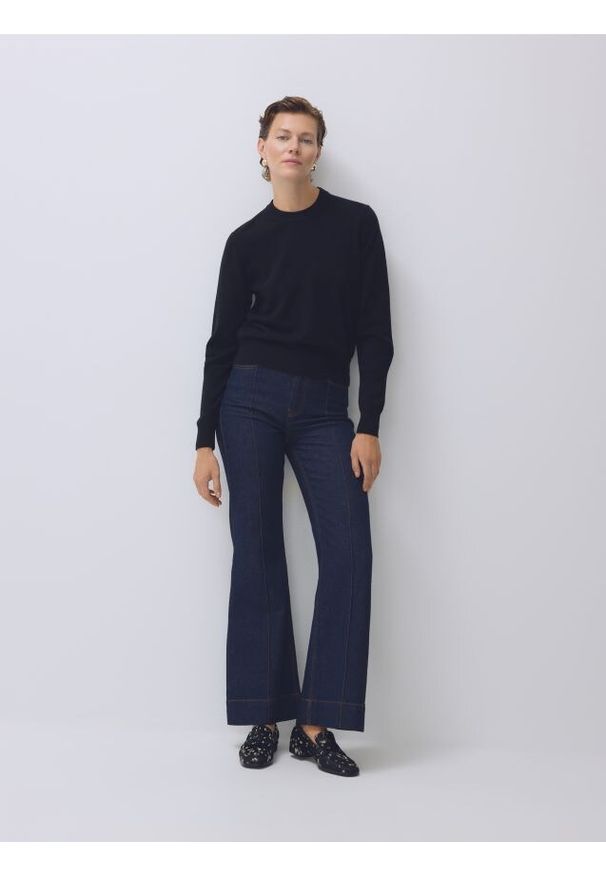 Reserved - Sweter z wełny merino - czarny. Kolor: czarny. Materiał: wełna