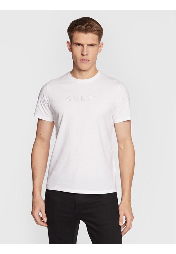 Guess T-Shirt M2BP47 K7HD0 Biały Slim Fit. Kolor: biały. Materiał: bawełna