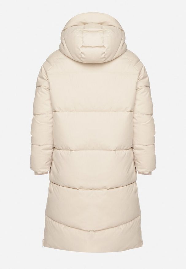Born2be - Jasnobeżowa Pikowana Kurtka Zimowa z Kapturem i Bocznymi Suwakami Falossea. Okazja: na co dzień. Typ kołnierza: kaptur. Kolekcja: plus size. Kolor: beżowy. Materiał: jeans, poliester, dzianina. Sezon: zima. Styl: klasyczny, casual