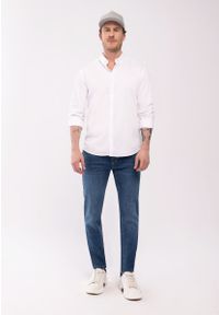 Volcano - Biała koszula K-BARO. Typ kołnierza: button down. Kolekcja: plus size. Kolor: biały. Materiał: bawełna, materiał, skóra. Styl: klasyczny, elegancki #1