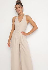 Born2be - Beżowy Kombinezon Taliowany Ozdobiony Guzikami Niladwenna. Kolor: beżowy. Wzór: aplikacja. Styl: elegancki #7