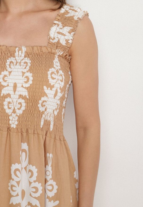 Born2be - Ciemnobeżowa Wiskozowa Sukienka o Rozkloszowanym Kroju w Ornamentny Wzór Adoxie. Okazja: na co dzień, na spacer. Kolor: beżowy. Materiał: wiskoza. Długość rękawa: na ramiączkach. Typ sukienki: rozkloszowane, proste. Styl: klasyczny, casual