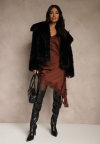 Renee - Brązowa Satynowa Sukienka Asymetryczna z Koronką Monoria. Kolor: brązowy. Materiał: satyna, koronka. Długość rękawa: na ramiączkach. Wzór: koronka. Typ sukienki: asymetryczne. Długość: midi #4