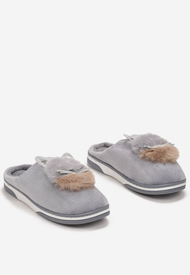 Born2be - Szare Kapcie Futrzane z Kotkiem Rirovi. Okazja: na co dzień, do domu. Kolor: szary. Materiał: futro. Wzór: aplikacja. Sezon: zima, jesień. Styl: casual