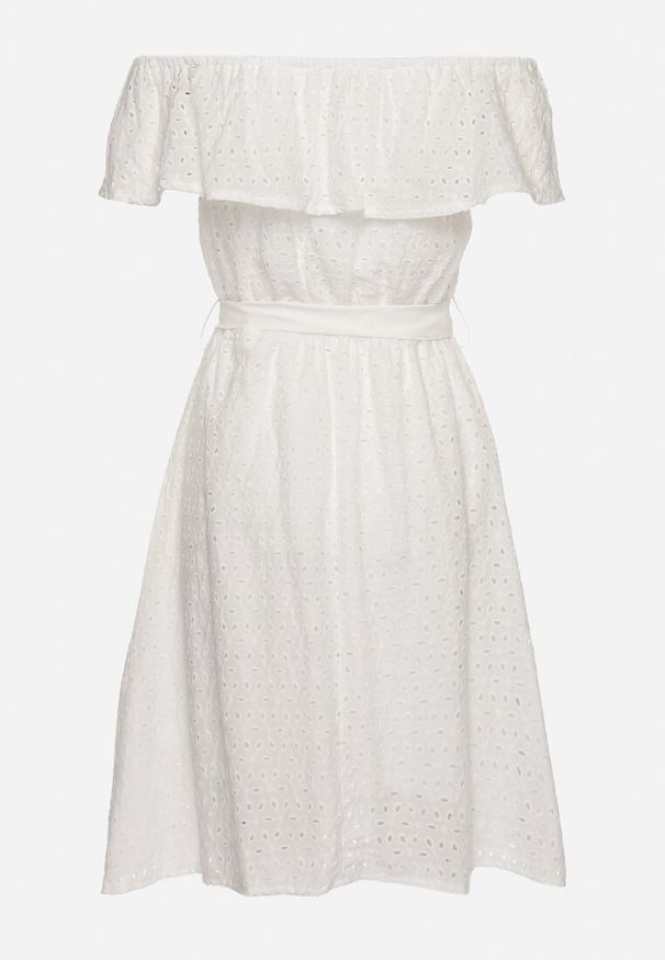 Born2be - Biała Sukienka Hiszpanka z Ozdobnym Haftem i Paskiem w Talii Perenna. Okazja: na co dzień. Typ kołnierza: dekolt hiszpanka. Kolor: biały. Wzór: haft. Styl: elegancki, casual, wizytowy