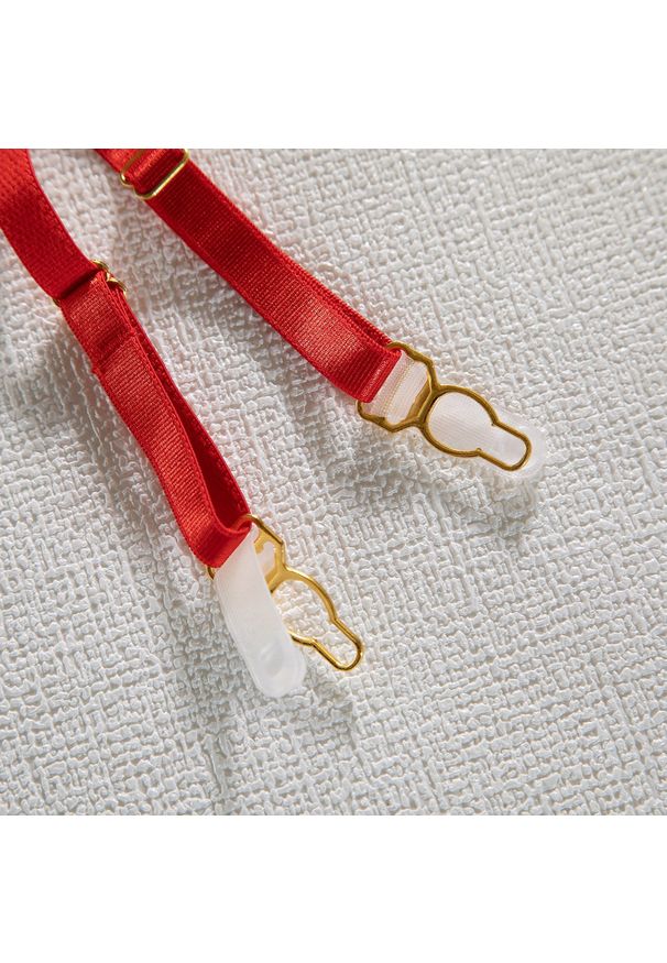 Intica - Komplet bielizny z pasem i łańcuszkiem elegancki design Hajnalka. Kolor: czerwony. Materiał: tkanina