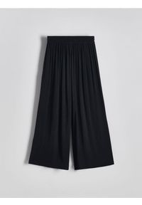 Reserved - Spodnie z szerokimi nogawkami - czarny. Kolor: czarny. Materiał: tkanina. Wzór: gładki