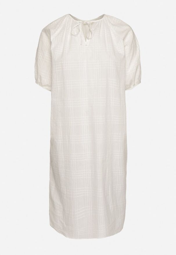 Born2be - Biała Bawełniana Sukienka Oversize z Wiązaniem pod Szyją Tolanea. Kolor: biały. Materiał: bawełna. Długość rękawa: krótki rękaw. Typ sukienki: oversize