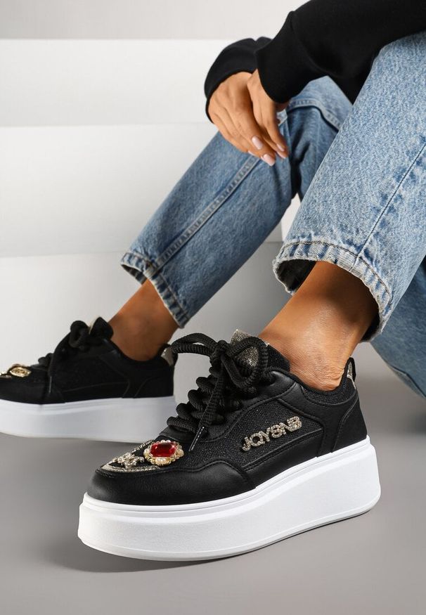 Born2be - Czarne Sneakersy na Platformie z Metalicznymi Ozdobami Falonela. Kolor: czarny. Materiał: jeans. Wzór: aplikacja. Obcas: na platformie