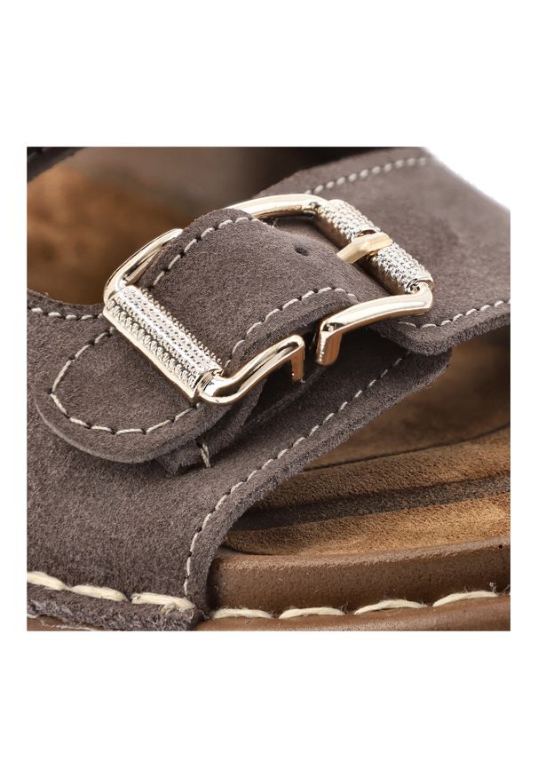 Szare Klapki Artiker Wygodne Obuwie Damskie. Okazja: na spacer, na co dzień. Kolor: szary. Materiał: zamsz. Sezon: lato. Styl: elegancki, casual, klasyczny