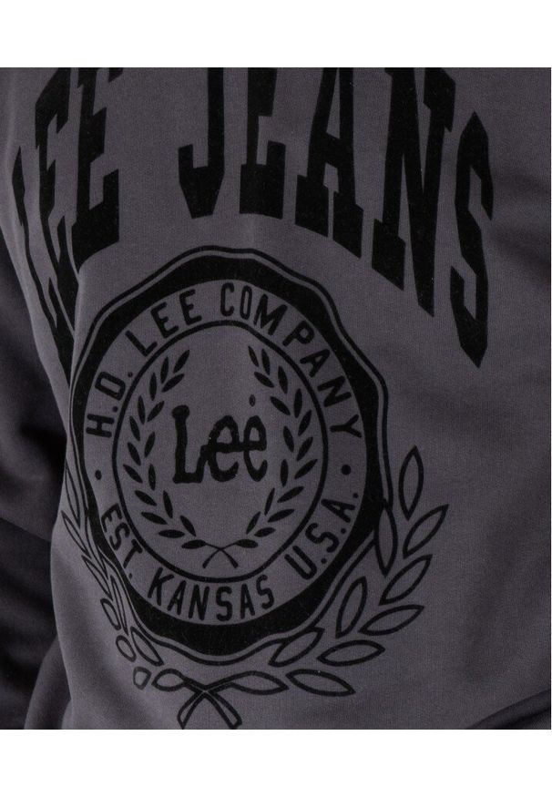 Lee - LEE CREW SEASONAL MĘSKA BLUZA KLASYCZNA LOGO NADRUK WASHED BLACK L84KRYON 112322639. Wzór: nadruk. Styl: klasyczny