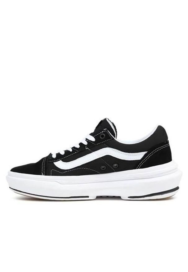 Tenisówki Vans Model Old Skool Overt Cc Kolor Czarny. Kolor: czarny. Materiał: materiał, skóra, tkanina, syntetyk. Model: Vans Old Skool. Sport: turystyka piesza