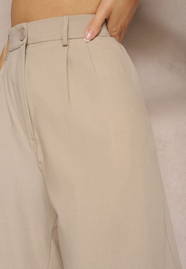 Renee - Beżowe Szorty o Garniturowym Kroju High Waist z Dodatkiem Wiskozy Mavvia. Okazja: na co dzień. Stan: podwyższony. Kolor: beżowy. Materiał: wiskoza. Sezon: lato. Styl: klasyczny, elegancki, casual