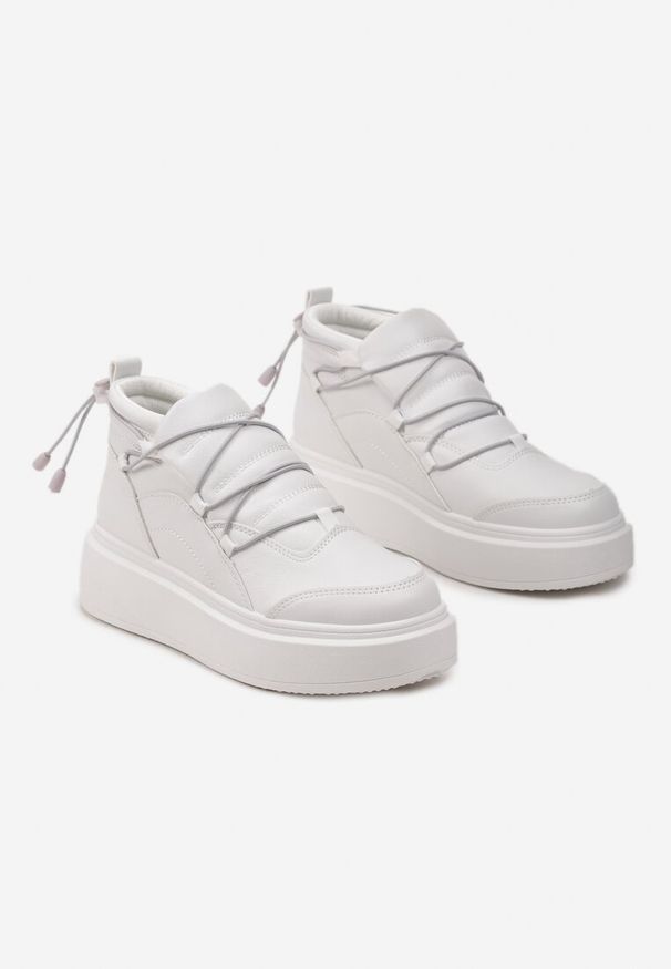 Renee - Białe Sneakersy z Regulowaną Gumką za Kostkę na Grubej Podeszwie Erkkia. Wysokość cholewki: za kostkę. Nosek buta: okrągły. Kolor: biały. Obcas: na obcasie. Wysokość obcasa: średni