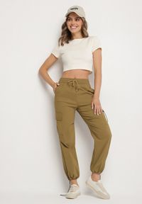 Born2be - Zielone Spodnie Cargo z Bawełną i Wysokim Stanem Janoviera. Okazja: na spacer, na co dzień. Stan: podwyższony. Kolor: zielony. Materiał: bawełna. Styl: klasyczny, elegancki, casual #7