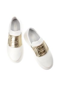 DAMISS - Białe Sneakersy Damiss Stylowe Obuwie Damskie. Zapięcie: bez zapięcia. Kolor: biały. Materiał: skóra, dresówka. Szerokość cholewki: normalna. Wzór: aplikacja. Obcas: na platformie. Styl: elegancki