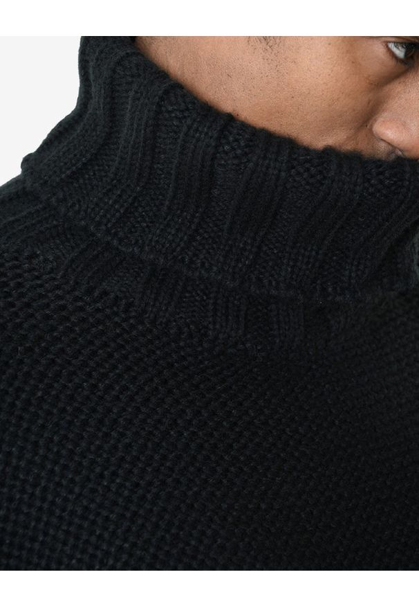La Haine Inside Us Sweter | LM278 | Mężczyzna | Czarny. Okazja: na co dzień. Typ kołnierza: golf. Kolor: czarny. Materiał: poliester, wełna. Wzór: jednolity. Styl: elegancki, casual