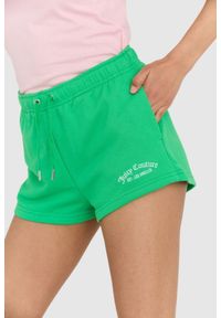 Juicy Couture - JUICY COUTURE Zielone szorty damskie anya recycled z haftowanym logo. Kolor: zielony. Wzór: haft #3