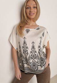 Born2be - Czarna Wiskozowa Bluzka z Etnicznym Wzorem Melloshell. Okazja: na co dzień. Kolekcja: plus size. Kolor: czarny. Materiał: wiskoza. Długość: krótkie. Sezon: lato. Styl: casual, klasyczny #1