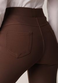 Born2be - Brązowe Spodnie z Gumką w Talii Dopasowane z Wysokim Stanem Trevona. Okazja: na co dzień. Stan: podwyższony. Kolekcja: plus size. Kolor: brązowy. Styl: casual, elegancki #2