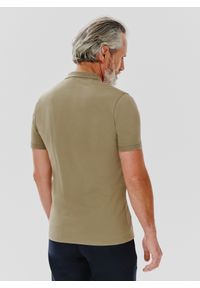 Pako Lorente - PAKO LORENTE – Gładki bawełniany t-shirt polo w kolorze zielonym. Okazja: na co dzień. Typ kołnierza: polo. Kolor: zielony. Materiał: bawełna. Wzór: gładki. Styl: casual #7