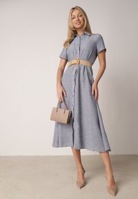 Born2be - Niebieska Sukienka Koszulowa z Krótkim Rękawem i Paskiem z Klamrą Orethea. Okazja: na co dzień. Kolor: niebieski. Materiał: materiał. Długość rękawa: krótki rękaw. Wzór: aplikacja. Typ sukienki: koszulowe. Styl: casual, elegancki #5