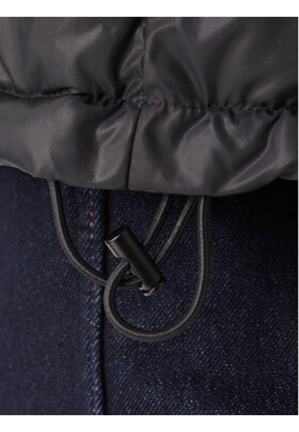 Mustang Kurtka zimowa Oakfield 1016895 Czarny Regular Fit. Kolor: czarny. Materiał: syntetyk. Sezon: zima