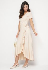 Born2be - Beżowa Sukienka z Paskiem Kopertowa Ozdobiona Falbanami Wleffia. Okazja: na spacer. Typ kołnierza: dekolt w kształcie V. Kolor: beżowy. Długość rękawa: krótki rękaw. Wzór: aplikacja. Sezon: wiosna, lato. Typ sukienki: kopertowe. Styl: elegancki #7
