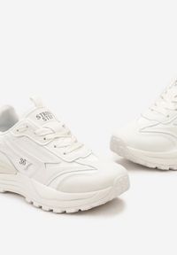 Renee - Białe Sneakersy z Ekoskóry ze Sznurowaniem i Ozdobnymi Naszywkami Ocellia. Kolor: biały. Materiał: jeans. Wzór: aplikacja #5