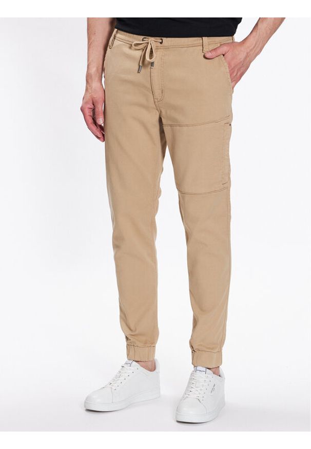 Duer Joggery No Sweat MJNS1100 Khaki Slim Fit. Kolor: brązowy. Materiał: bawełna