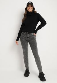 Born2be - Ciemnoszare Jeansy o Kroju Skinny z Efektem Push-Up Zolezi. Kolekcja: plus size. Kolor: szary. Styl: elegancki, wizytowy #4