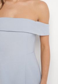 Born2be - Jasnoniebieska Taliowana Sukienka z Dekoltem Bandeau z Zakładką Zelzemis. Kolor: niebieski. Styl: klasyczny, elegancki #3
