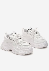Renee - Białe Sneakersy z Podwójnymi Sznurówkami i Tłoczoną Platformą Luppoa. Kolor: biały. Materiał: jeans, dzianina. Obcas: na platformie #2