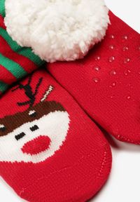Renee - Czerwono-Zielone Bawełniane Skarpety ze Świątecznym Wzorem w Mikołaje z Futerkiem Starnia. Kolor: czerwony. Materiał: bawełna, futro #3