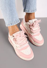 Born2be - Różowe Płaskie Sneakersy z Szerokimi Sznurowadłami Teniefra. Okazja: na co dzień. Kolor: różowy. Materiał: bawełna, jeans. Wzór: geometria, aplikacja. Obcas: na obcasie. Wysokość obcasa: niski