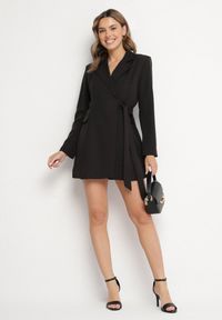 Born2be - Czarna Kopertowa Sukienka z Imitacją Kieszeni Talriti. Kolor: czarny. Typ sukienki: kopertowe. Styl: elegancki #4