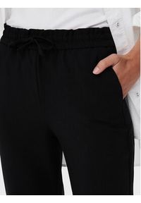 only - ONLY Spodnie materiałowe Milian 15264613 Czarny Regular Fit. Kolor: czarny. Materiał: syntetyk