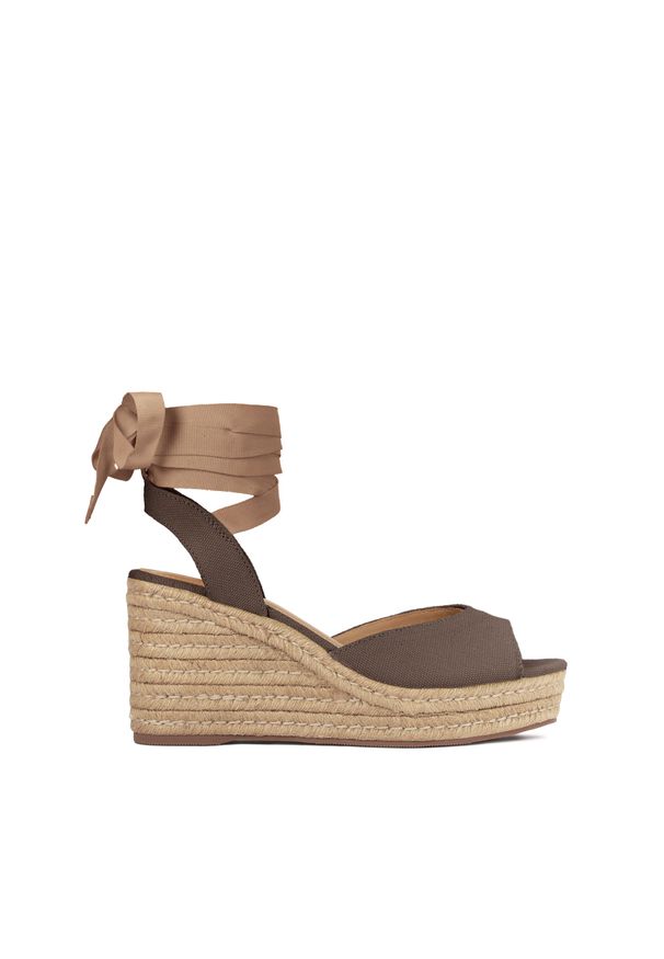 Kazar - Ciemnobrązowe sandały na koturnie i platformie z plecionym sznurkiem. Kolor: brązowy. Materiał: tkanina. Wzór: aplikacja. Sezon: lato. Obcas: na koturnie. Wysokość obcasa: średni