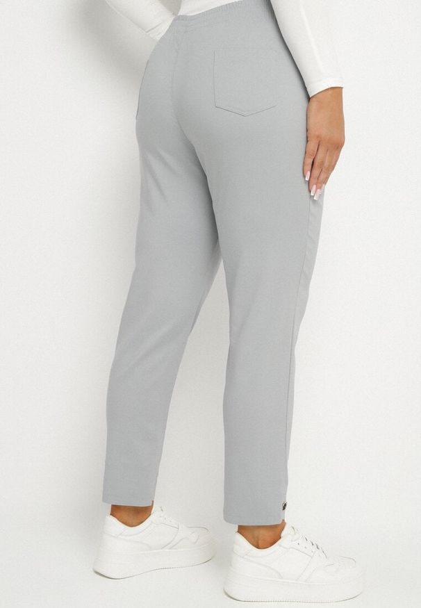 Born2be - Szare Spodnie z Wiskozą z Gumką w Talii i Aplikacjami przy Nogawkach Stellorie. Okazja: na co dzień. Kolekcja: plus size. Kolor: szary. Materiał: wiskoza. Wzór: aplikacja. Styl: elegancki, casual