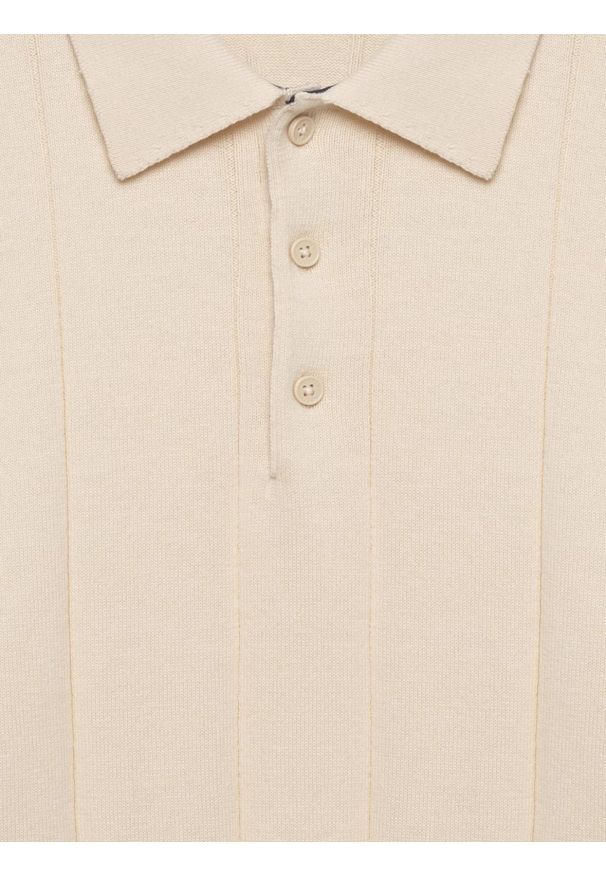 Big-Star - Sweter męski polo z krótkim rękawem perłowy Matison 103. Typ kołnierza: polo. Kolor: kremowy. Materiał: prążkowany, dzianina, materiał, bawełna. Długość rękawa: krótki rękaw. Długość: krótkie. Wzór: prążki, ze splotem. Styl: elegancki, klasyczny