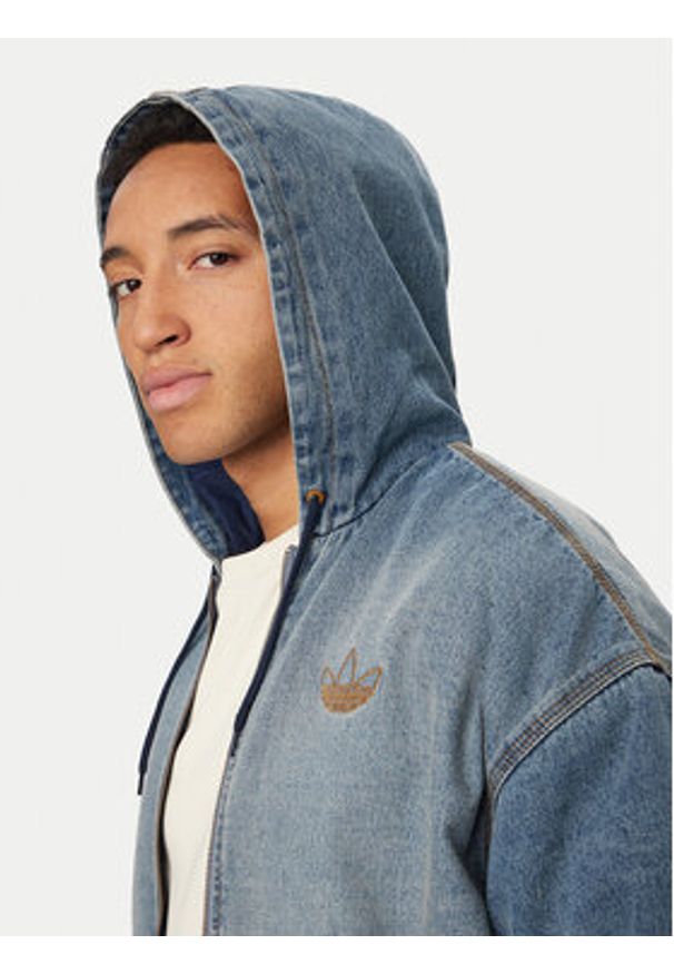 Adidas - adidas Kurtka jeansowa KE0131 Niebieski Loose Fit. Kolor: niebieski. Materiał: bawełna