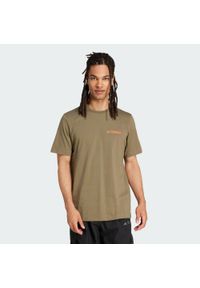 Adidas - Koszulka Terrex Graphic. Kolor: beżowy. Materiał: bawełna. Sport: outdoor, turystyka piesza #1